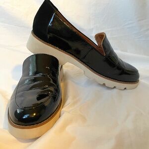 On-Trend Elegance – Patent Leather Lug Sole Loafers!